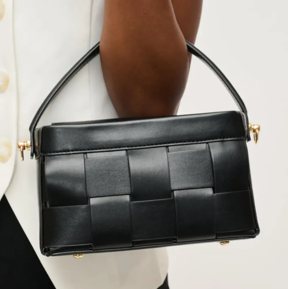 Crossbody^Urban Expressions Aurora Crossbody