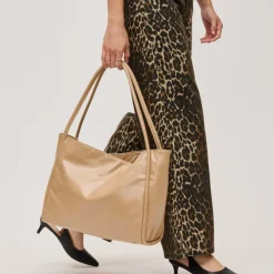 Totes|Handbags^Urban Expressions Doris Tote