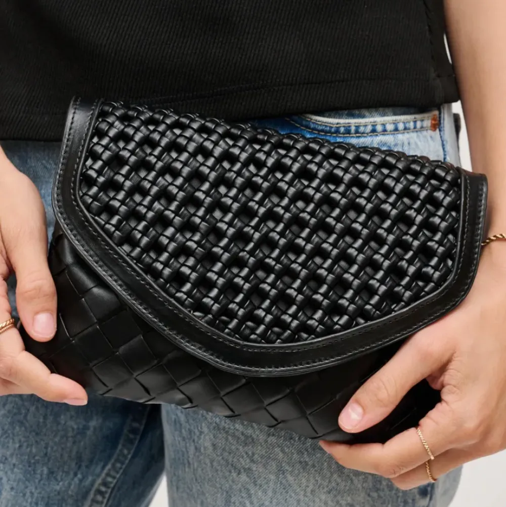 Crossbody^Urban Expressions Emma Crossbody