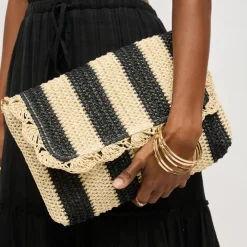 Clutches^Urban Expressions Winnie Clutch
